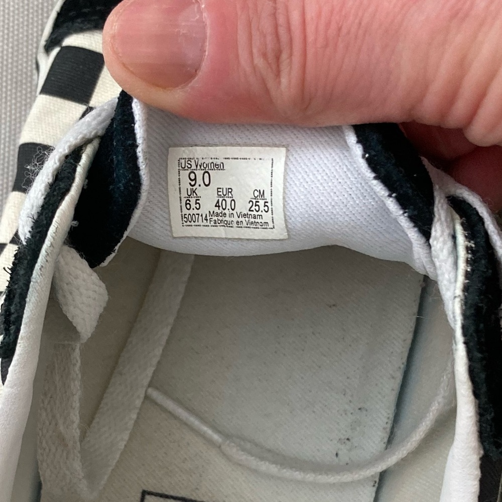 Vans Woman  Old Skool Black and White Sneakers - Picture 6 of 7